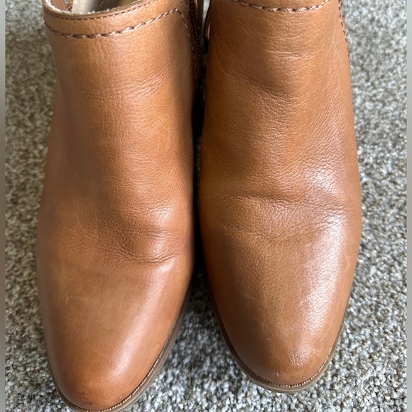 Naturalizer Bootie Size 8 - Picture 8 of 8